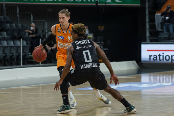 面的球员并 面的球员并